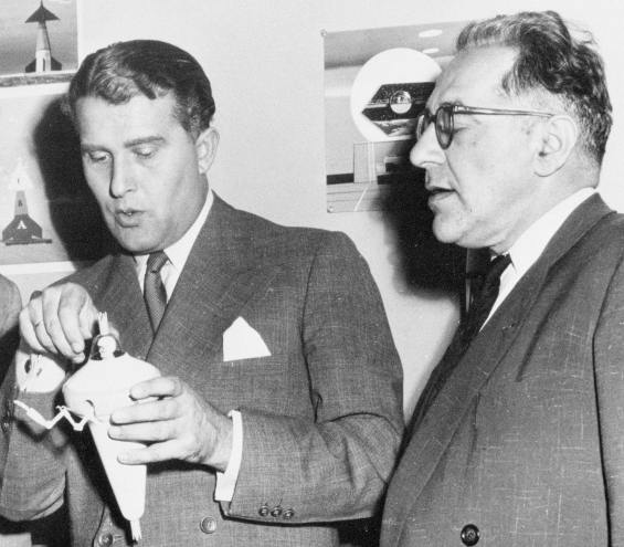 Wernher von Braun (left) and Willy Ley (right)